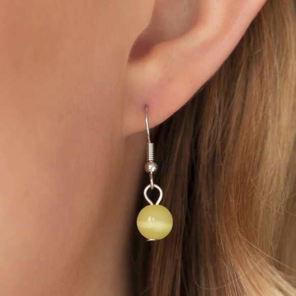 Paparazzi Jewelry Accessories - Look Into My Aura - Yellow Necklace - Vintage - Picture 3 of 6